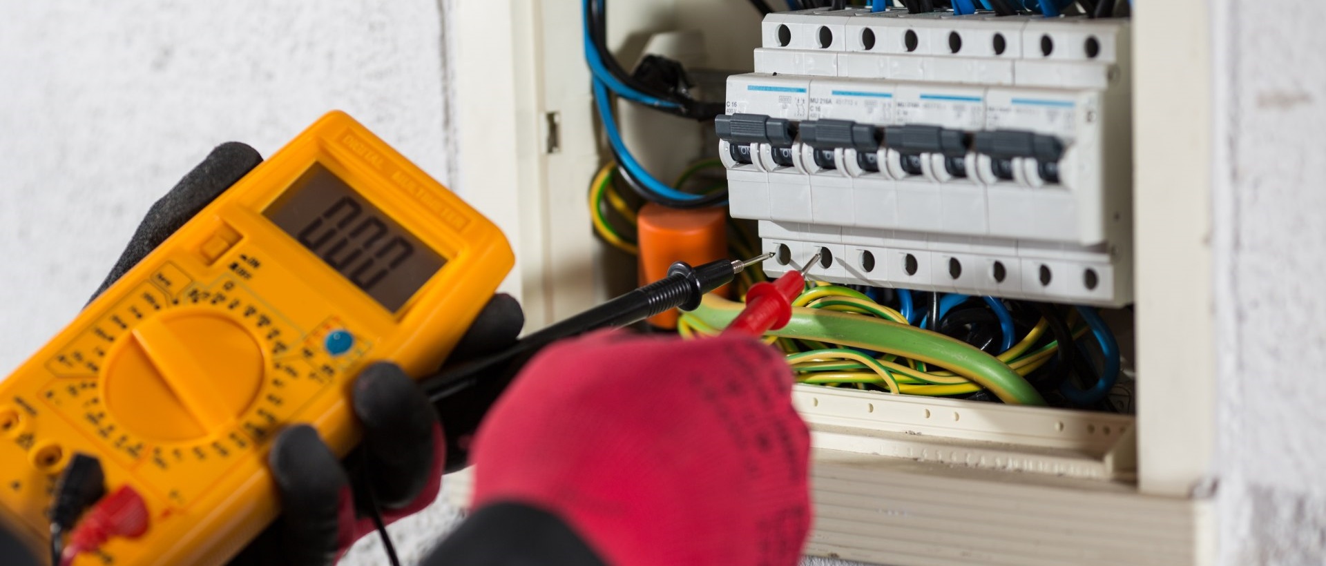 Electricians KT16